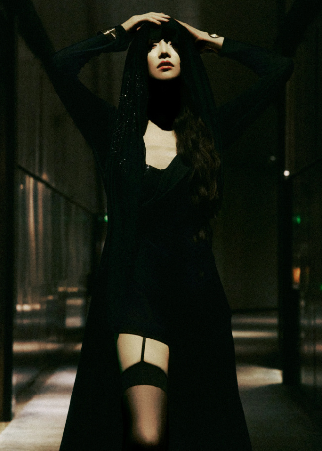 宋茜穿蝴蝶结抹胸蛋糕裙似公主！美貌迷人