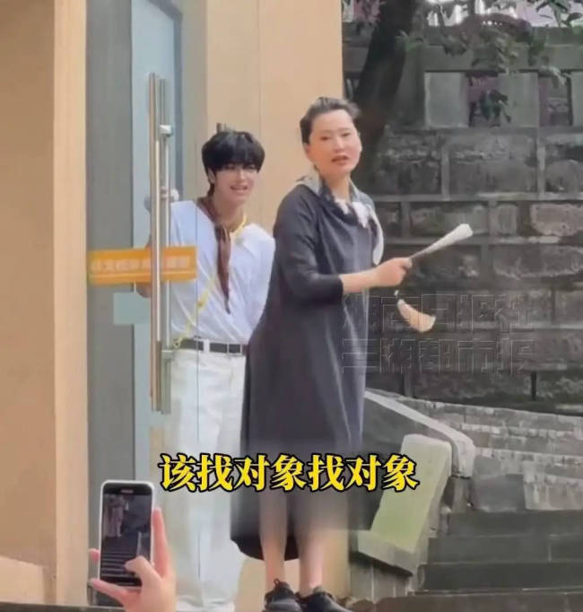 何赛飞喊话粉丝以追求自己的生活为主