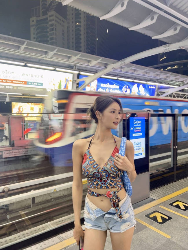 蔡卓宜回应拍性感照不扣裤子质疑：喜欢所以别管我