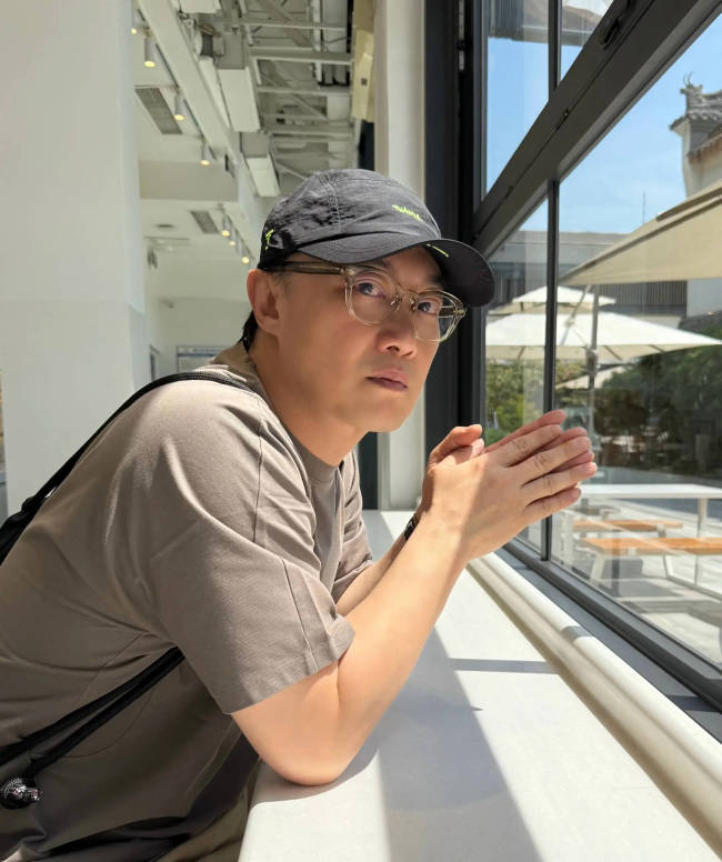 陈奕迅方就近期争议道歉！将下架朱祖儿的相关影片