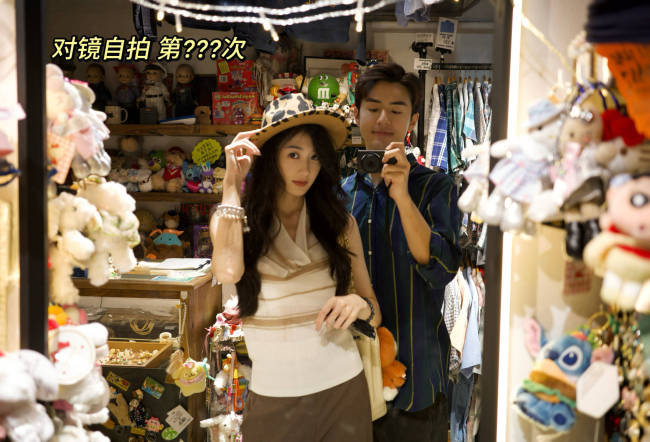 孙乐言晒与奥斯卡赶飞机照片 俊男靓女感情超甜蜜