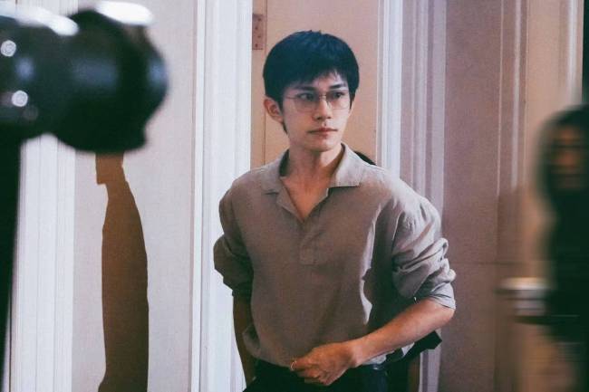 易烊千玺演唱会让观众自备泥土惹争议！工作室回应