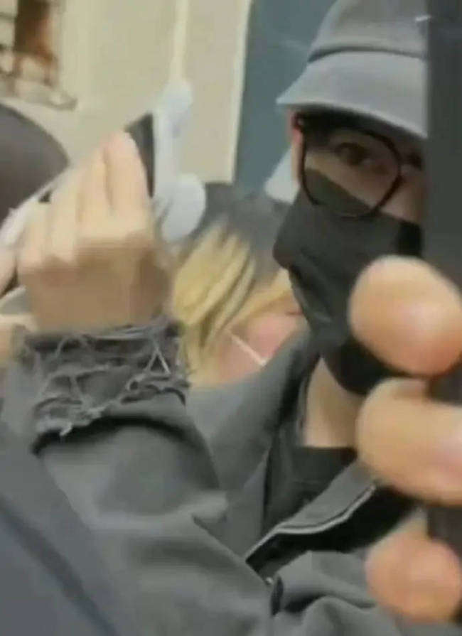 章昊扔私生手机引热议 被韩网审判为“暴力行为”