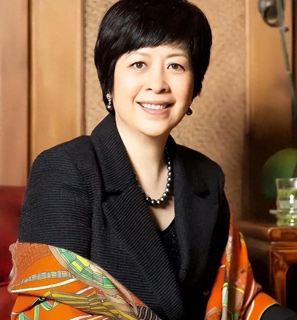 内娱头部经纪人王京花，儿子靠着她的人脉演电影，她的手段了得封面图