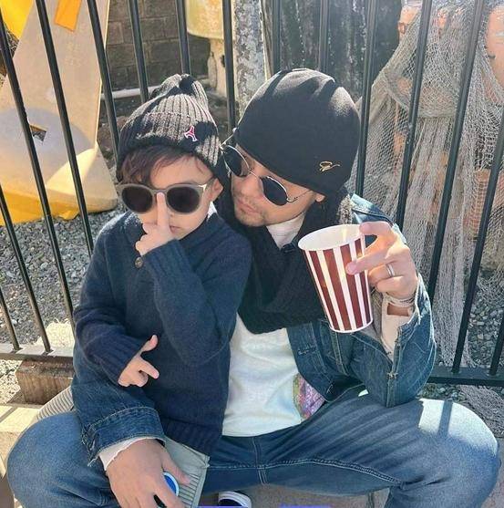 32岁昆凌辟谣怀孕，称怀四胎顺其自然，早前周杰伦曾说想要五个娃封面图