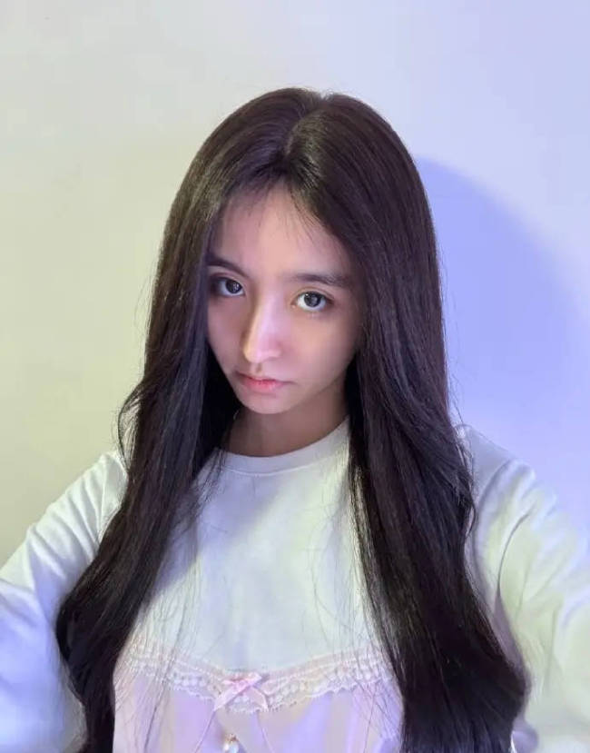 金子涵晒剃光头近照引热议 曾于4月正式退出娱乐圈