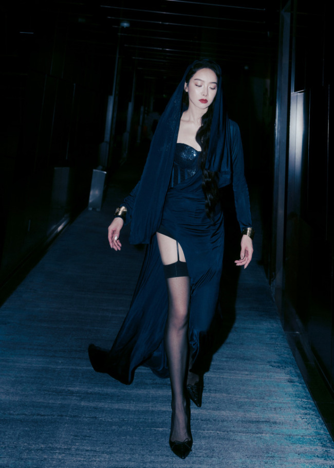 宋茜穿蝴蝶结抹胸蛋糕裙似公主！美貌迷人