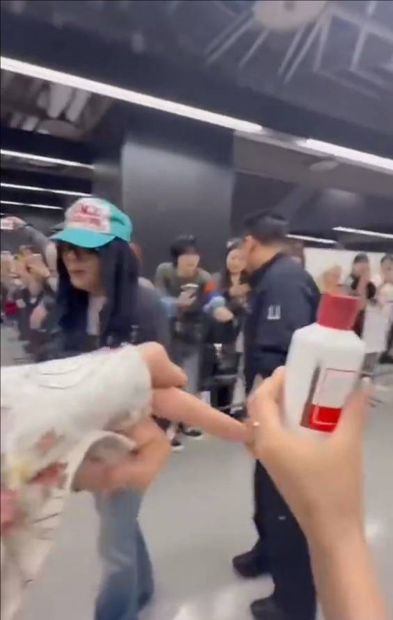 权志龙拒收粉丝送的茅台 看到礼物后捂脸大笑