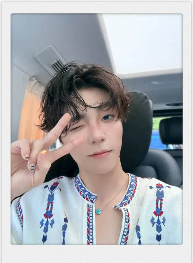 陈立农现身街头被偶遇！戴蒙面眼罩拥抱陌生路人