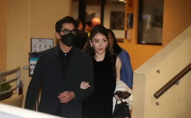 方媛挺孕肚陪老公看赛马 郭富城透露三胎预产期