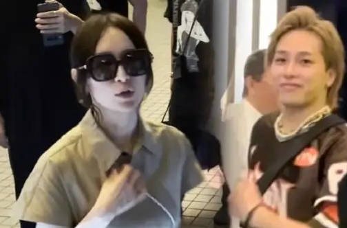 滨崎步和小20岁男友打卡餐厅 两人已经恋爱6年