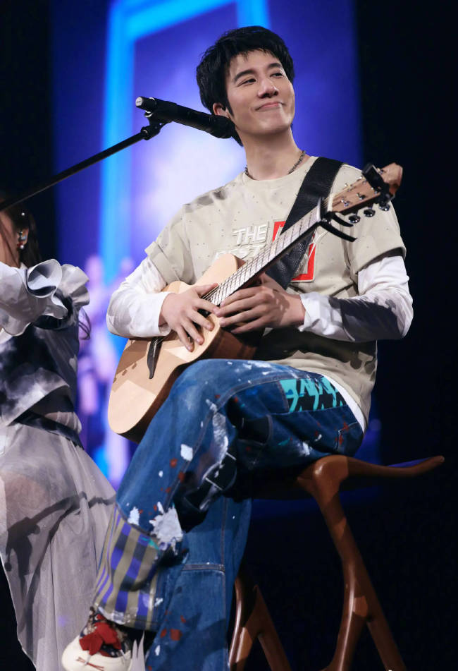 王力宏方否认新恋情：与王妈妈亲密跳舞并非其女友