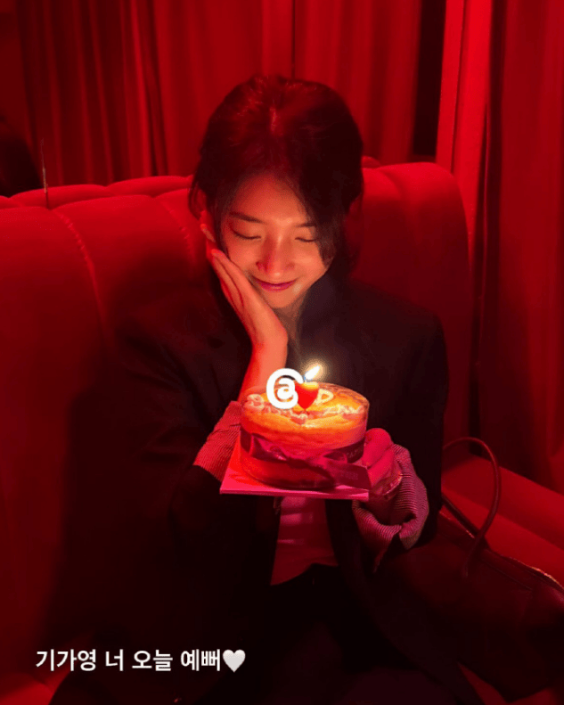 宋慧乔晒照为秀智庆生：奇嘉盈今天真漂亮