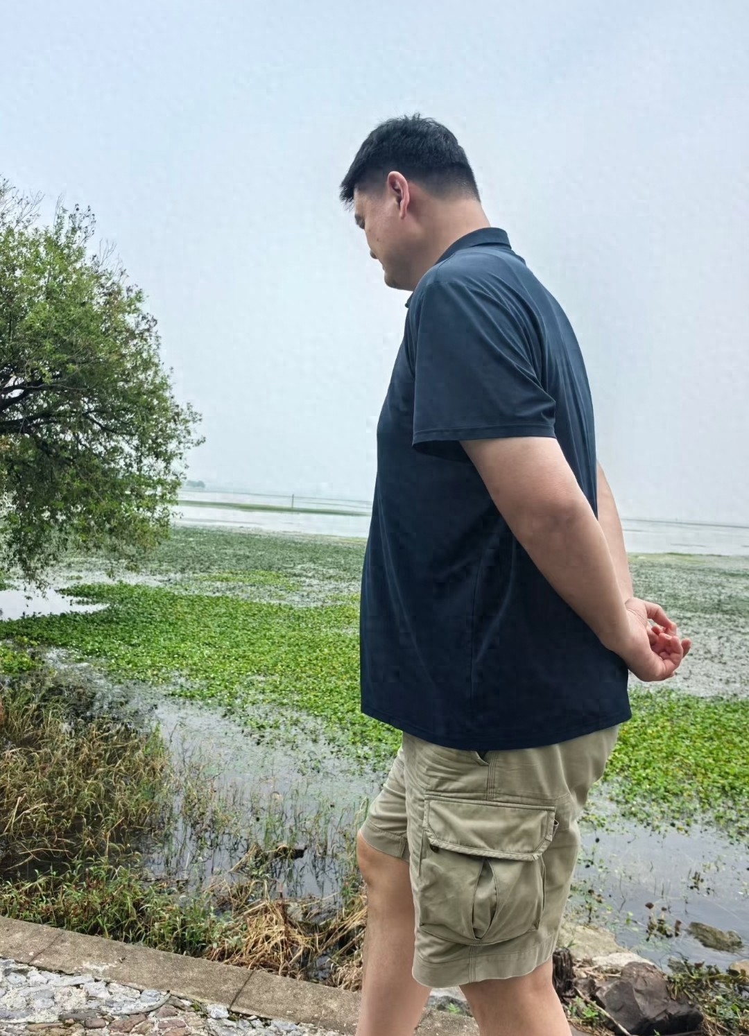 姚明一家游苏州太湖，15岁女儿打扮太老气，岳母出镜瘦又高超170封面图