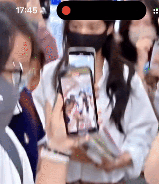 卢昱晓工作室回应机场被人敲头：反对非理智追星