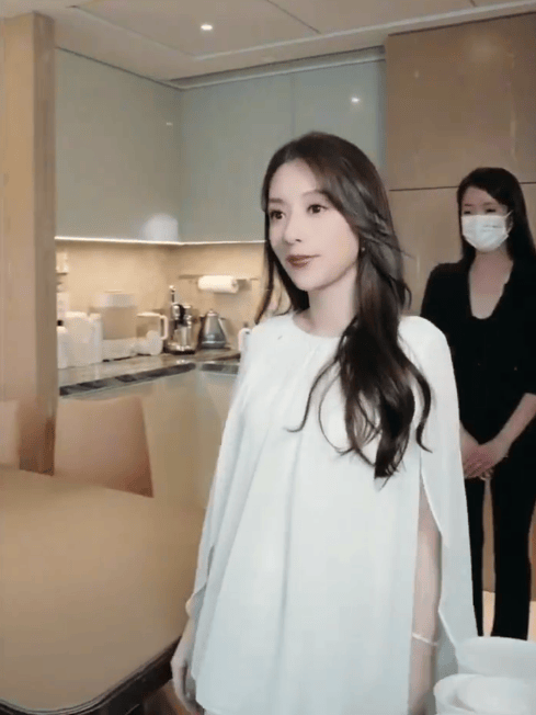 方媛自曝没住过月子中心：这是我的第一次很期待