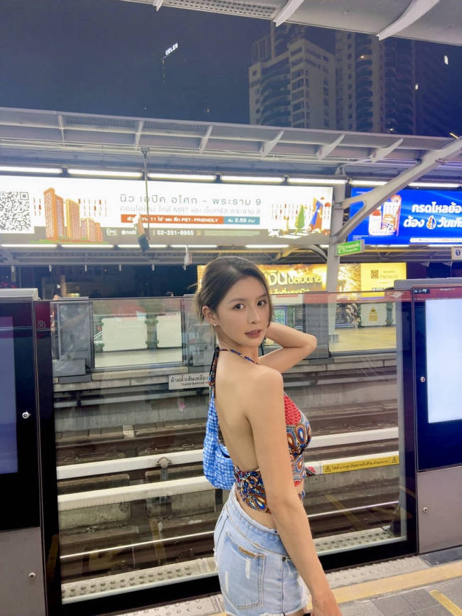 蔡卓宜回应拍性感照不扣裤子质疑：喜欢所以别管我