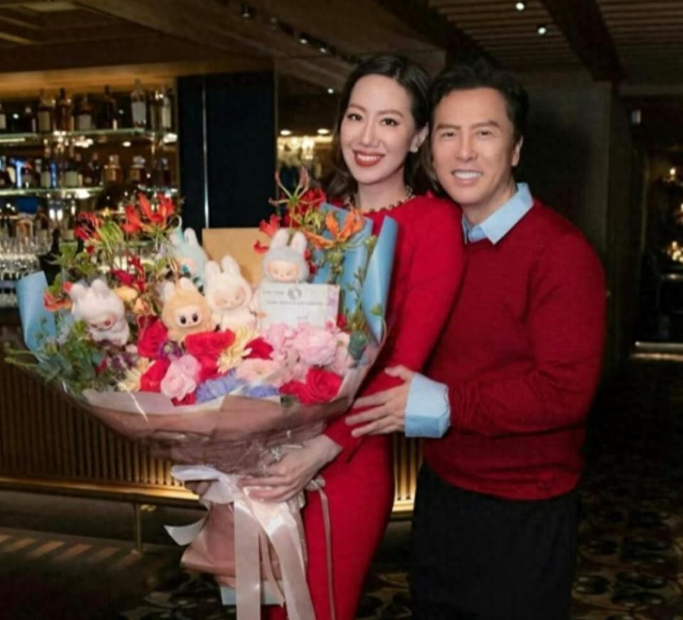 甄子丹老婆发文！20年婚姻告白戳中全网，硬汉私下竟是宠妻暖爸封面图