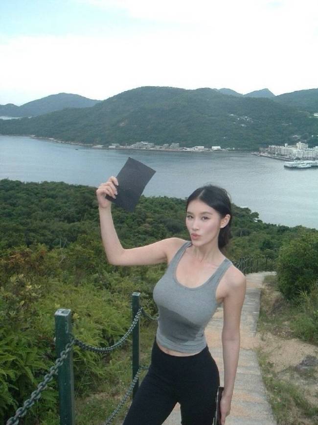 郭珮文晒登山照！秒变运动系美女香汗淋漓身材火辣