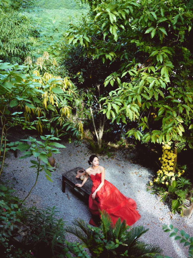 宋茜穿蝴蝶结长裙明媚动人 绽放温柔笑容红唇吸睛