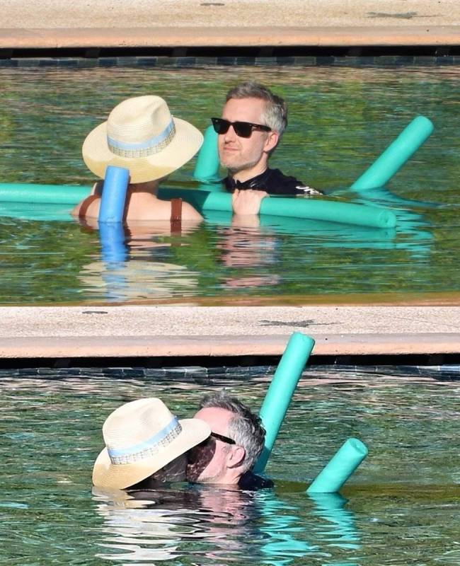 安妮海瑟薇度假照片释出 和丈夫在水中嬉戏超恩爱