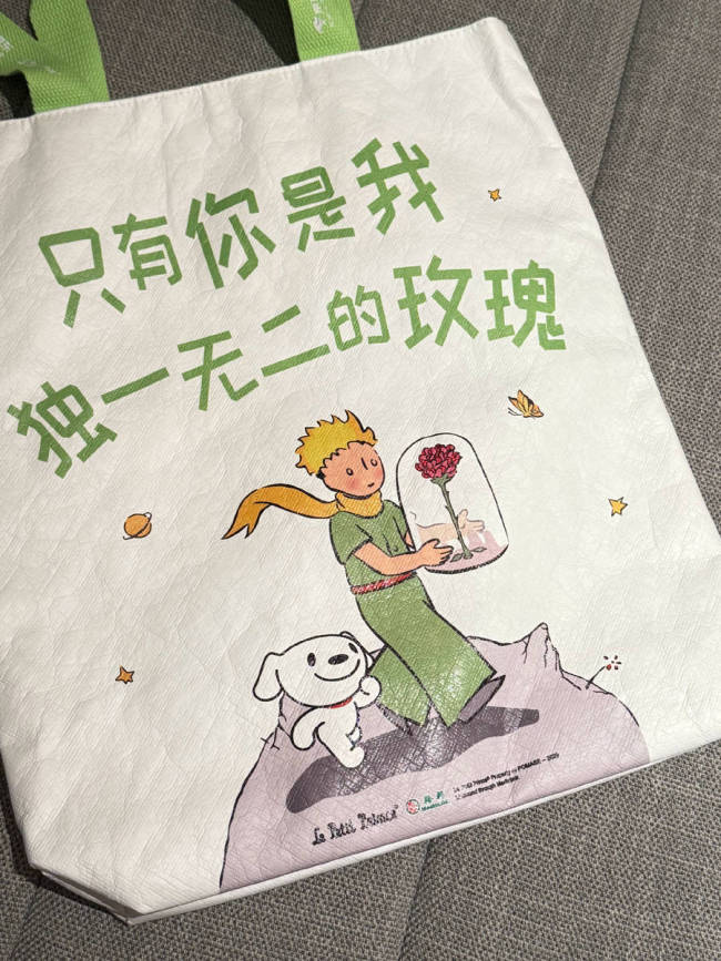 杜海涛七夕前晒与沈梦辰合照！送大束红玫瑰秀恩爱