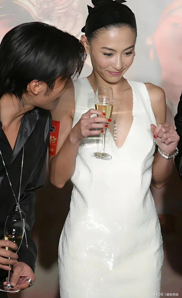 谢霆锋和张柏芝多年之前的同框留影，彼此的喜欢初见端倪封面图