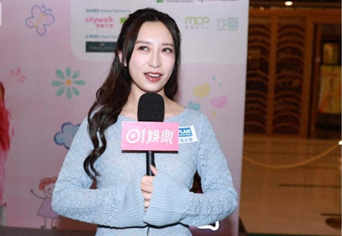 TVB视后获颁杰出员工奖，避谈无线两功臣突然退休，准备拍摄新剧封面图