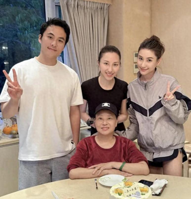 何超莲庆34岁生日，赌王三姨太陈婉珍露面，老公窦骁不在封面图