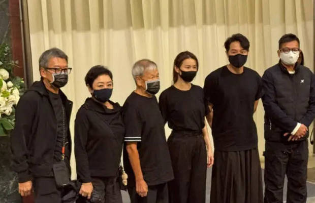 众星齐聚送别许绍雄 佘诗曼张家辉黄宗泽等艺人低调到场封面图