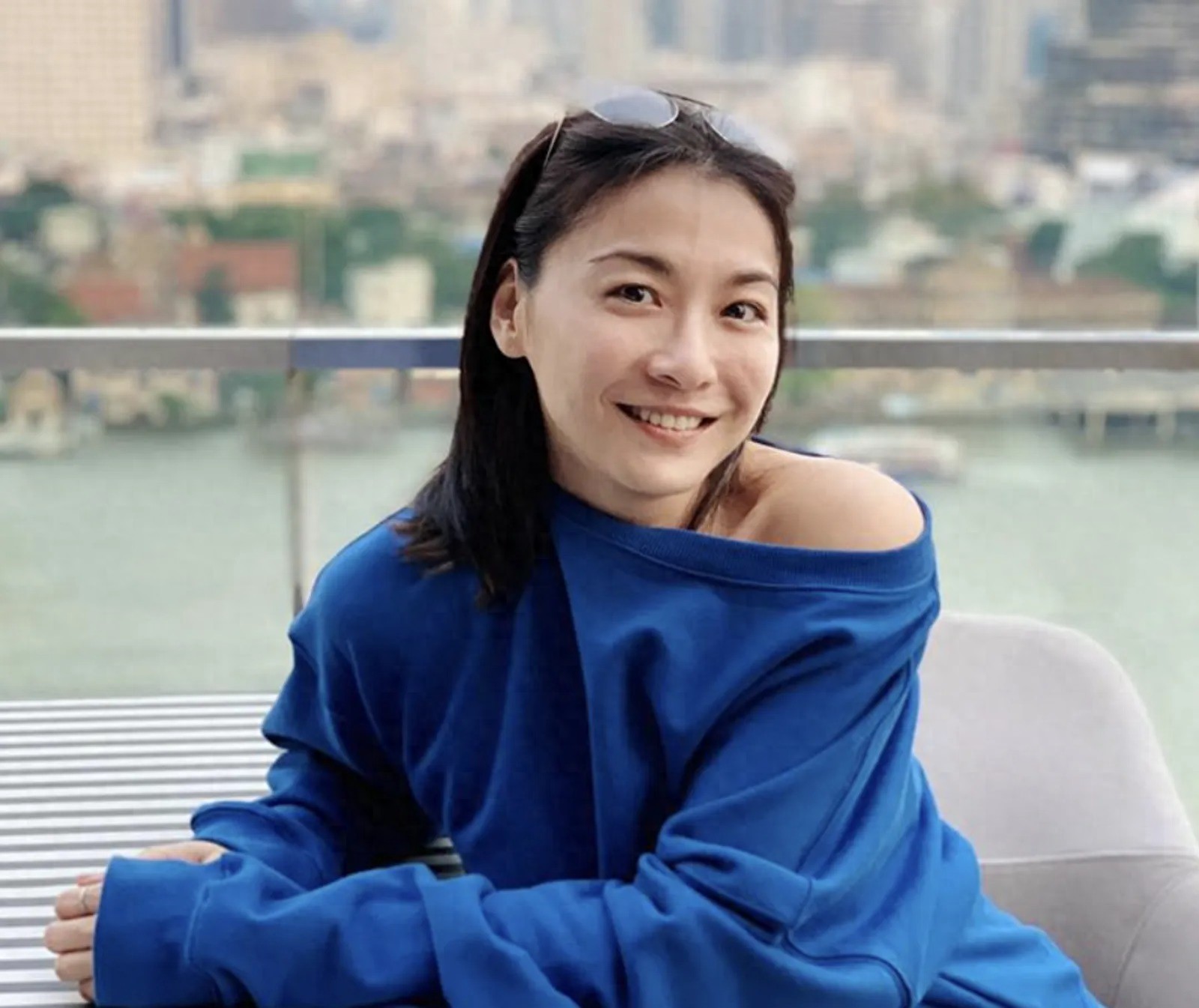 47岁知名女星自曝遭25岁前男友性侵，将索赔300万，上周才分手封面图