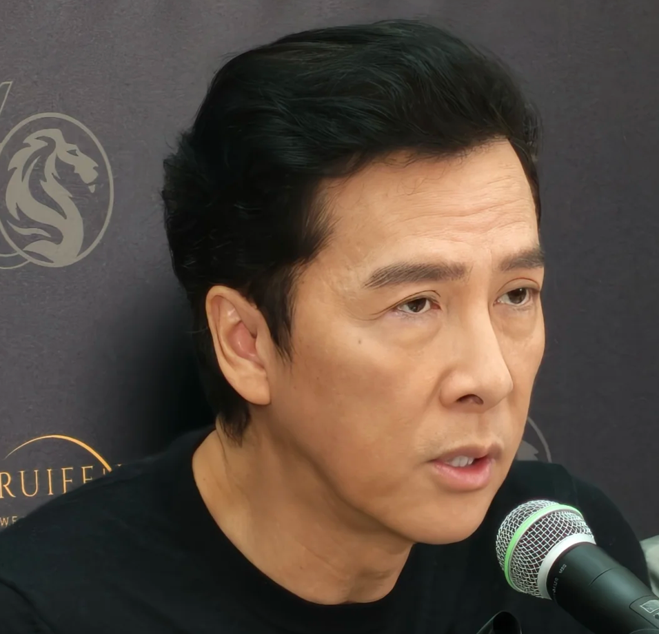 甄子丹风波后首露面，脸色苍白眼袋很重，受影响过往黑历史被扒出封面图