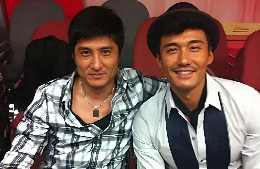 演员亲兄弟，境遇大不相同！弟弟住豪宅，哥哥却在成名后锒铛入狱封面图