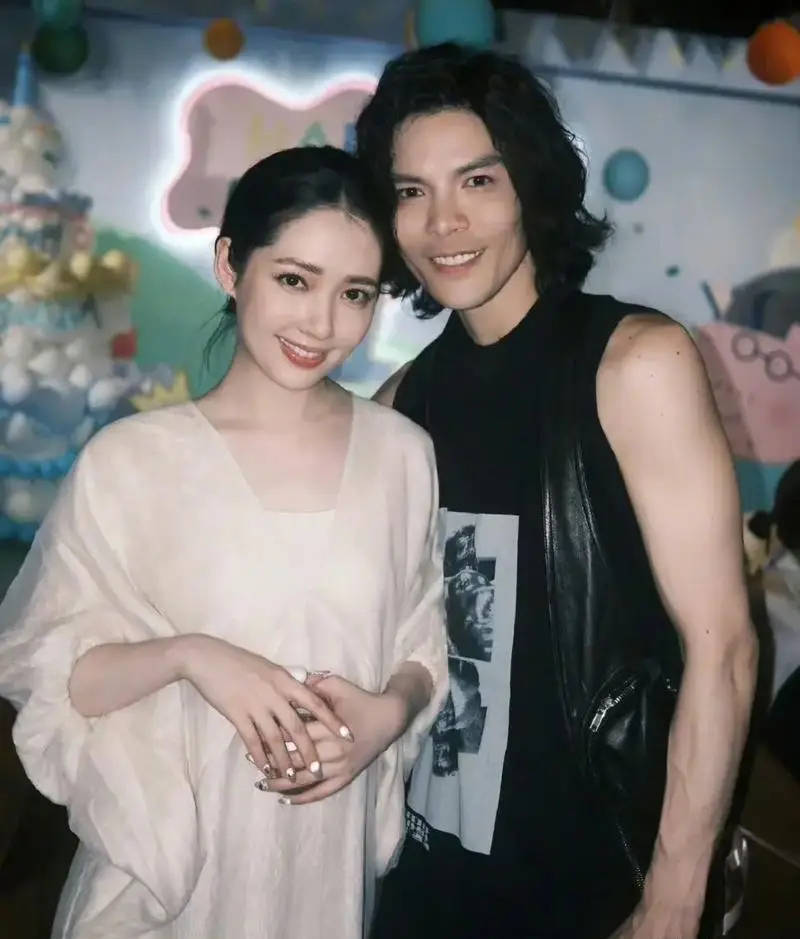 向太谈育儿：郭碧婷要管仨“小孩”，向佐是其中一个封面图