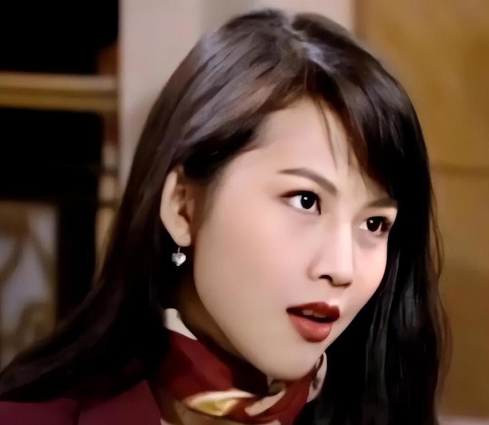 落地凤凰不如鸡！52岁蔡少芬为钱奔波瘦脱相，被王晶嘲讽不上进封面图