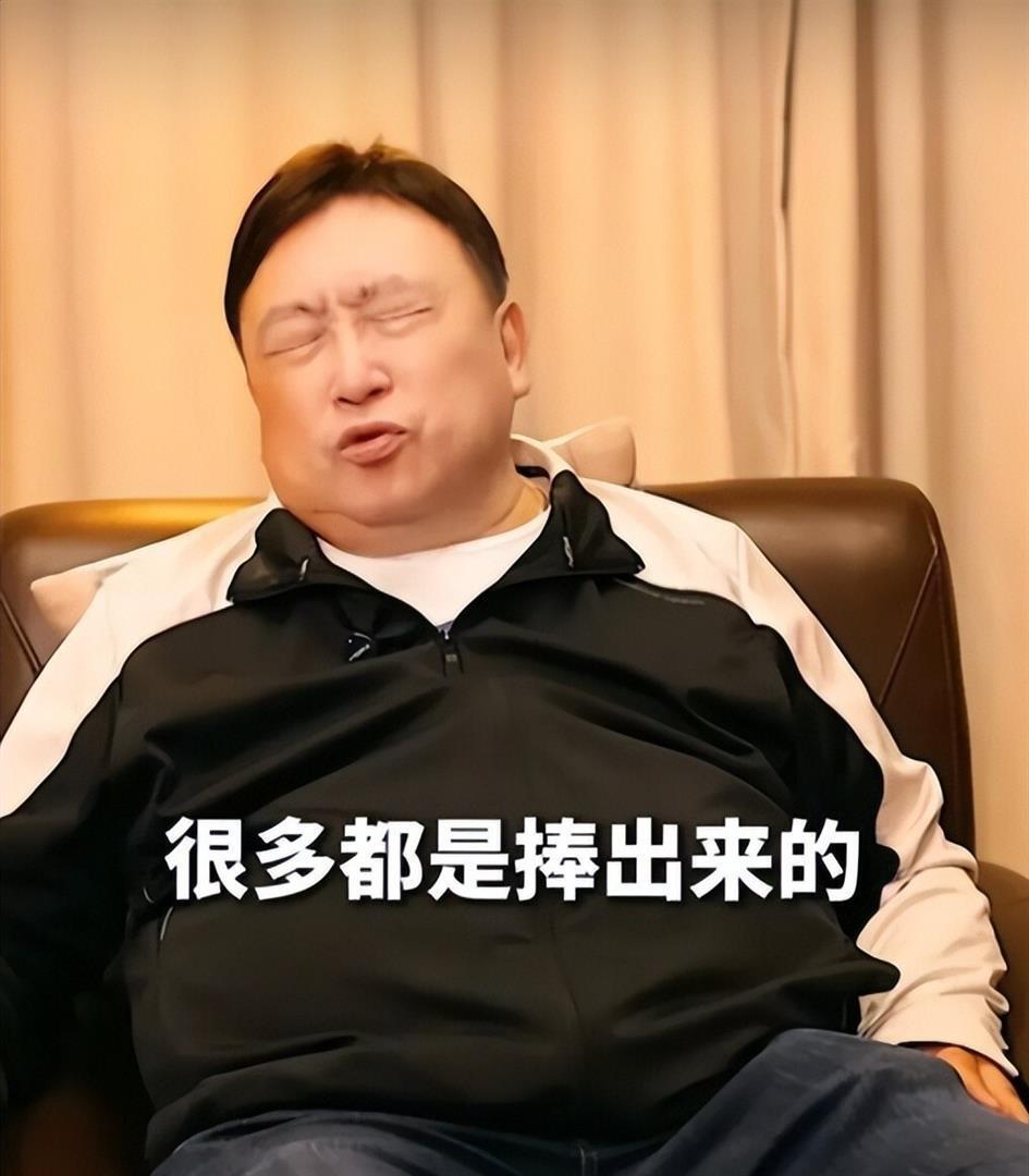 演都不演了！王晶曝易烊千玺拿奖内幕，内娱遮羞布被撕粉碎封面图