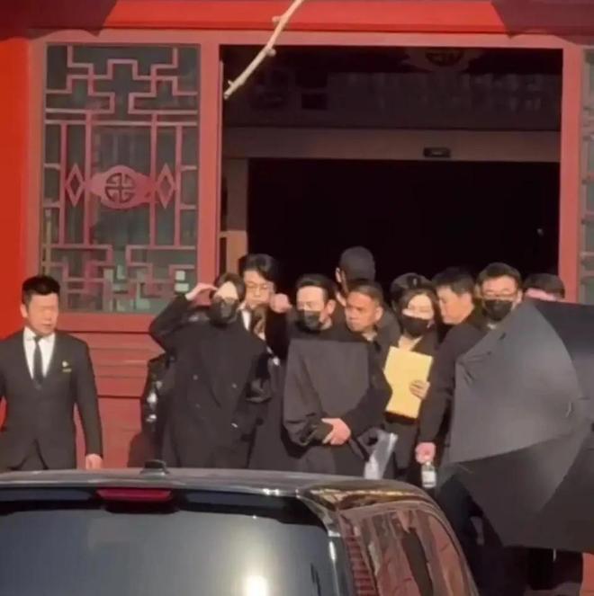 罗晋父亲去世才十几天，遗产分配被传有问题，凭空多了三个姐姐？封面图