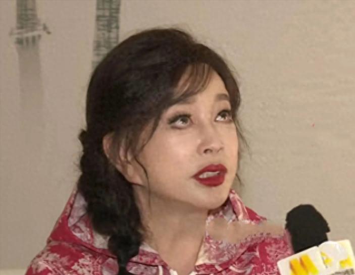钱再多也没用，75岁“风流妖精”刘晓庆，如今已经大不如前封面图