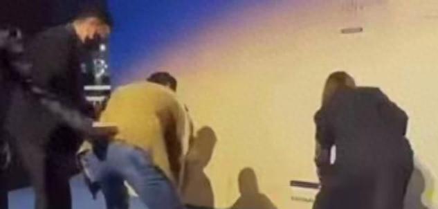 这个世界上我最想不通的人 ，就是任达华了，明明他都70岁的人了封面图