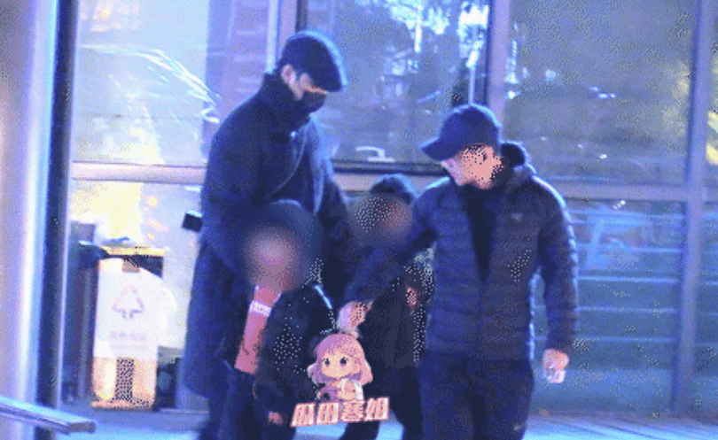 陈坤带双胞胎吃饭被拍 曾辟谣新孩子传闻封面图