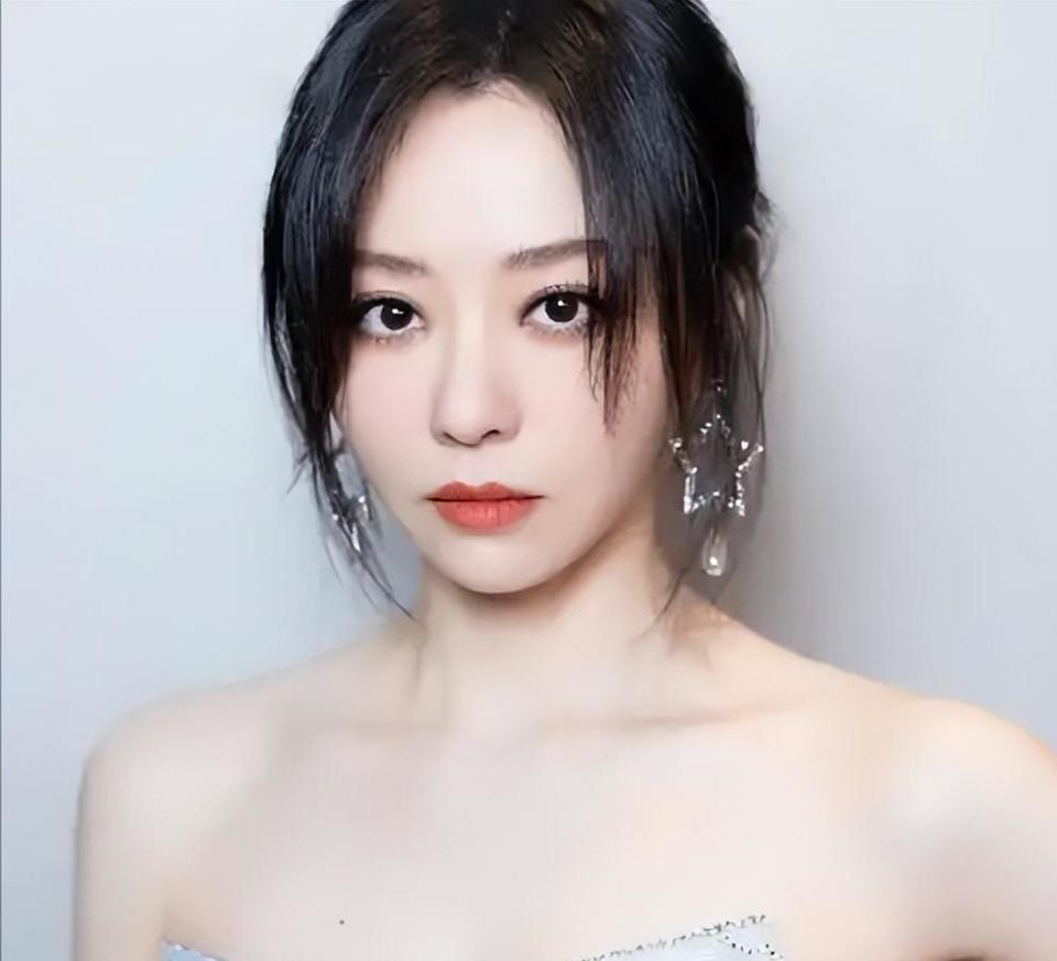 张靓颖：痴爱冯轲15年，被骗走亿万身家，离婚7年后二人天差地别封面图