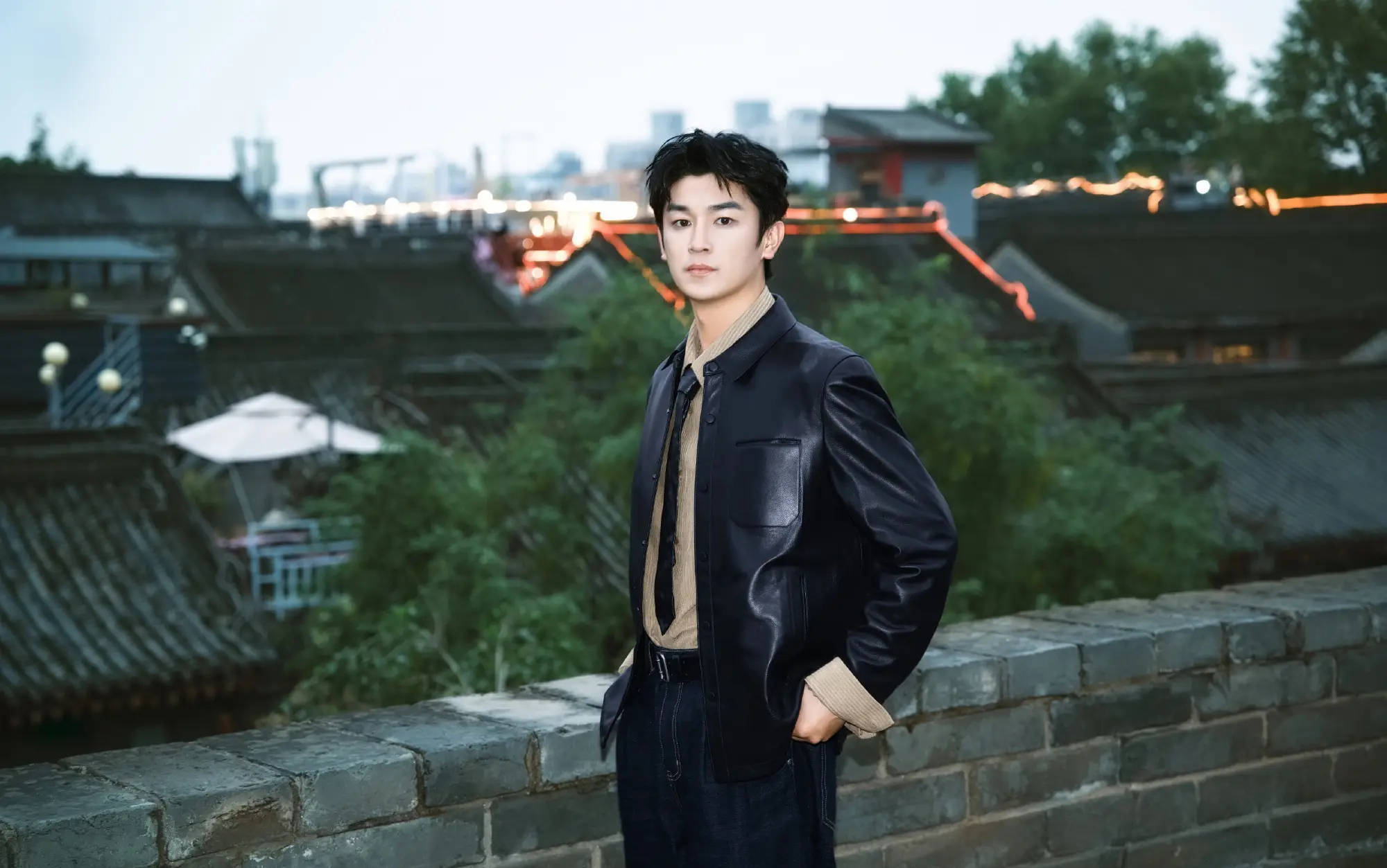 杨旭文陈若琳订婚传闻引热议，工作室果断澄清：假封面图