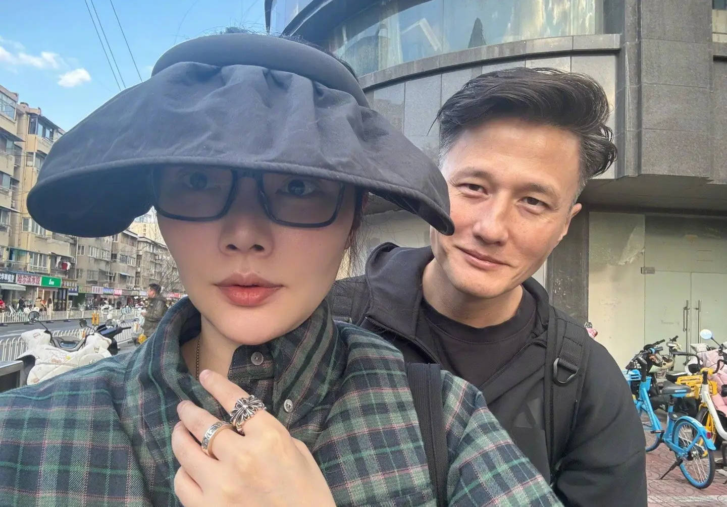 徐冬冬否认尹子维动手传闻 承认二人曾因婚礼吵架封面图