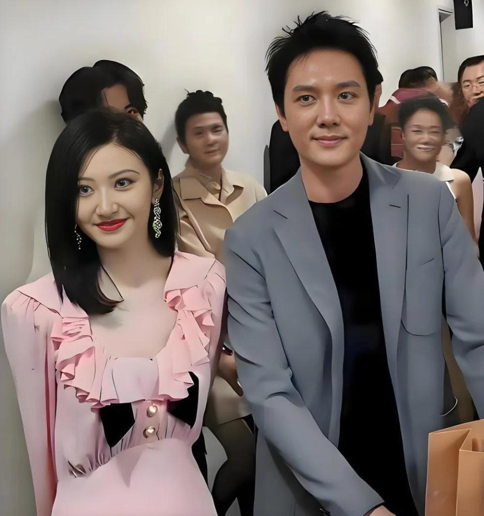 景甜万万没想到，闪婚传闻仅2个月，冯绍峰竟走上了另一条上坡路封面图