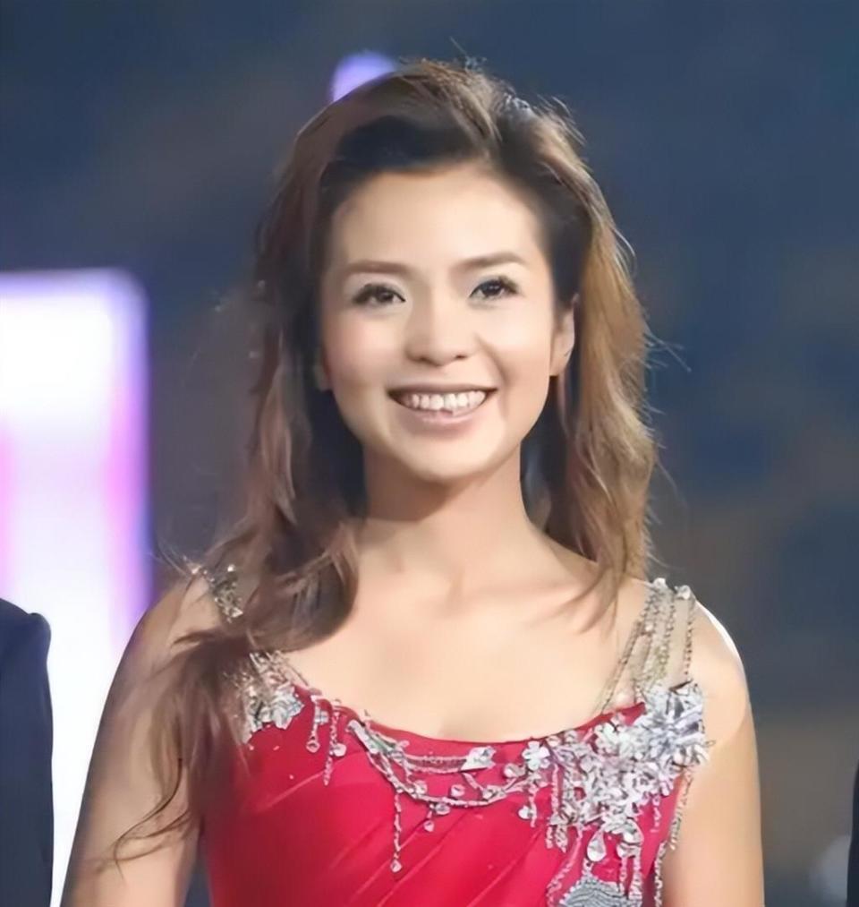 这一次，前央视一姐朱迅，已经走上了人生的另一条大道封面图