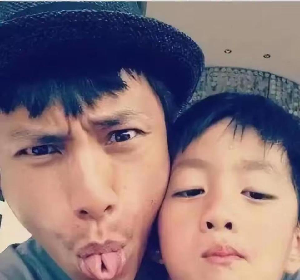 陈坤儿子毕业照被爆！容貌惊现母亲基因，网友：这五官藏不住真相了封面图