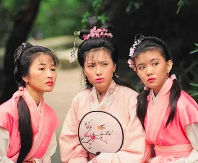 61岁关咏荷罕见露面，赴一场20年之约，果然爱情是最好的滋养封面图