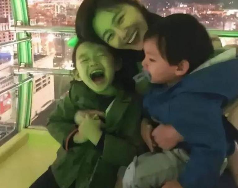 马筱梅晒写真，传递正确消费观，汪小菲不愿公开孩子视频封面图