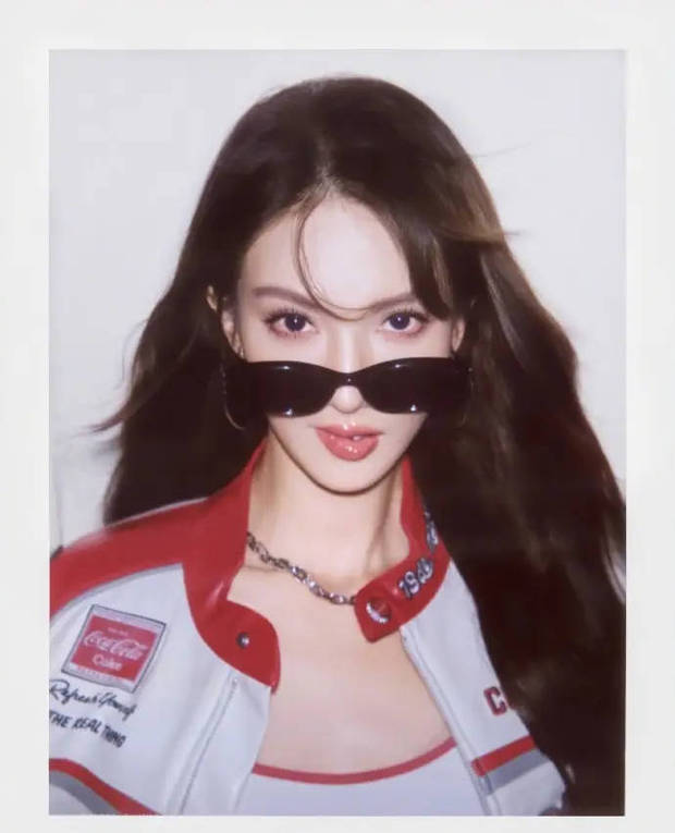 金晨墨镜遮面酷飒值拉满，明媚气质演绎个性时尚封面图