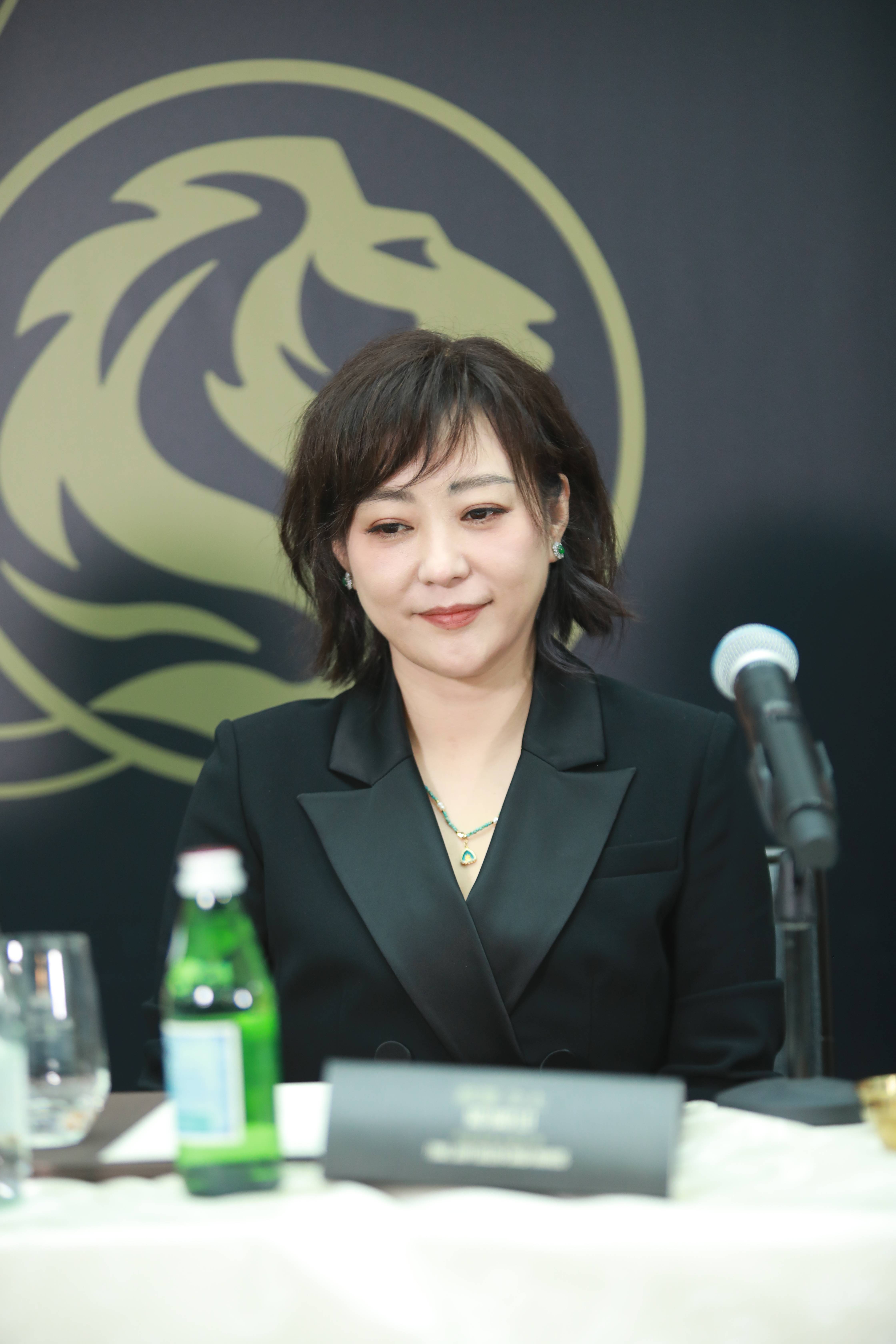 郝蕾发声！与辛芷蕾朋友圈争议是乌龙，当日便私下沟通封面图